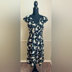 Loft Ann Taylor Black White V Neck Floral Midi Dress Size 4